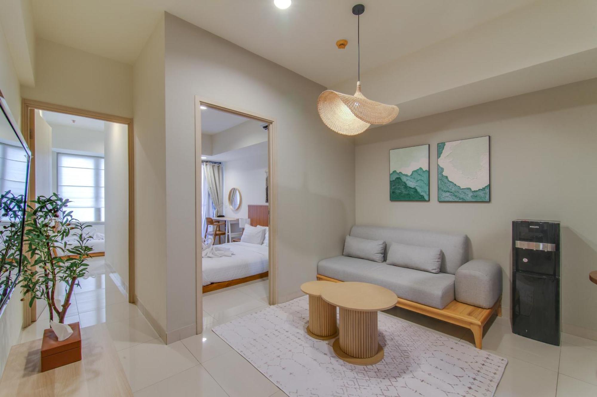 2br Orange County With Free Parking And Rooftop Pool * Bekasi