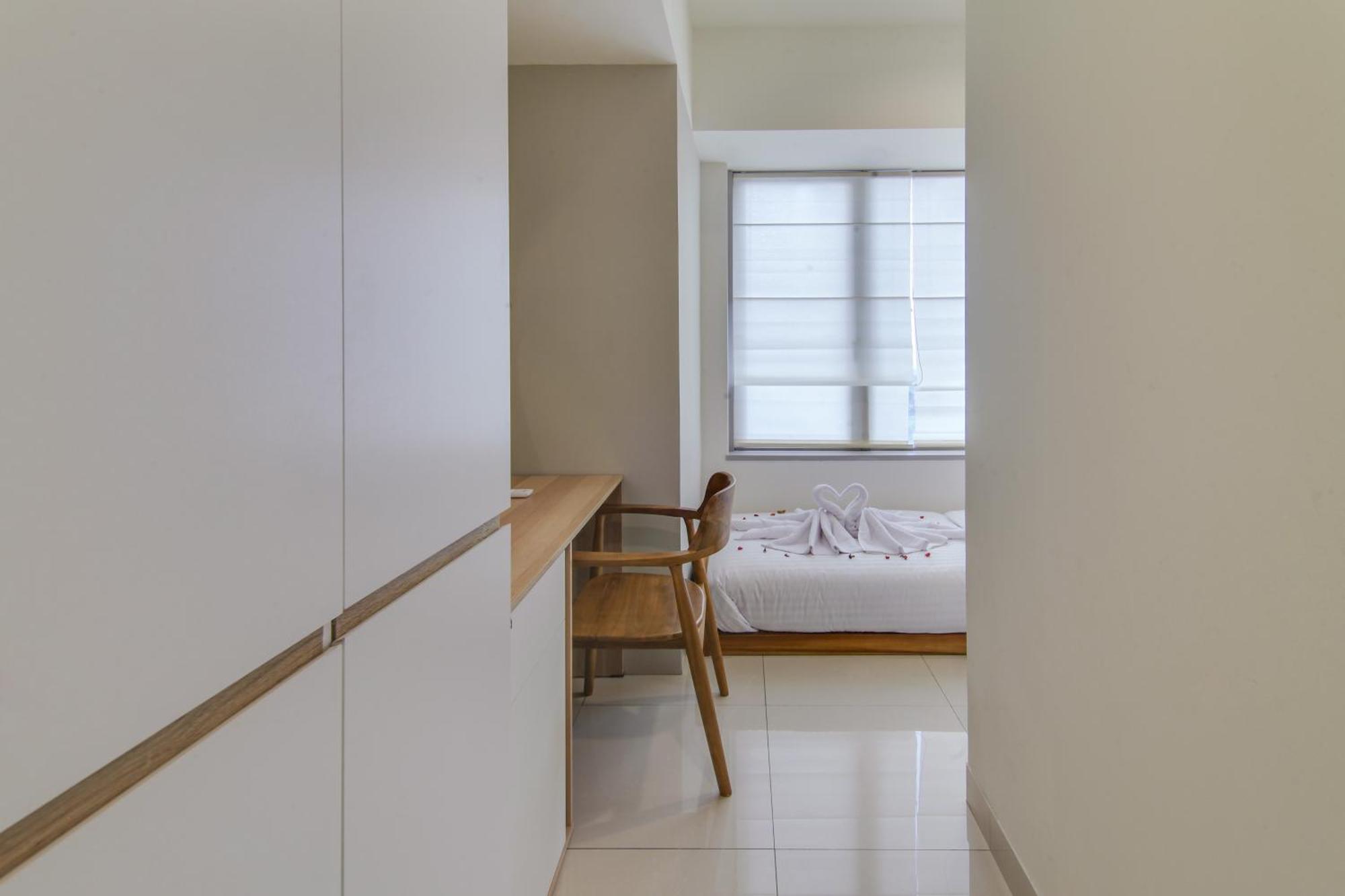 2br Orange County With Free Parking And Rooftop Pool Apartemen Bekasi