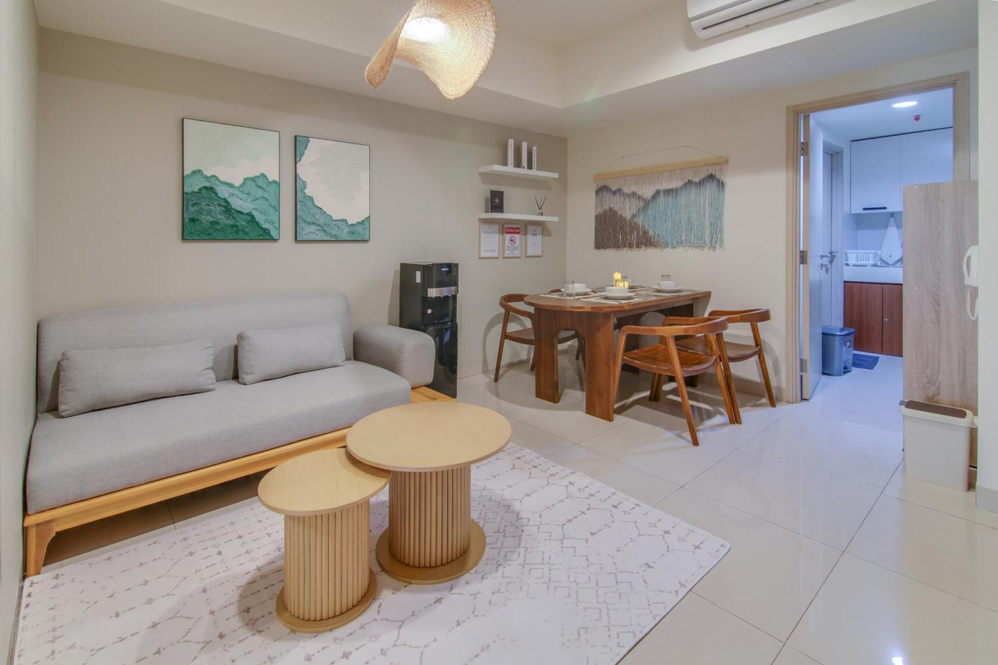2br Orange County With Free Parking And Rooftop Pool Bekasi