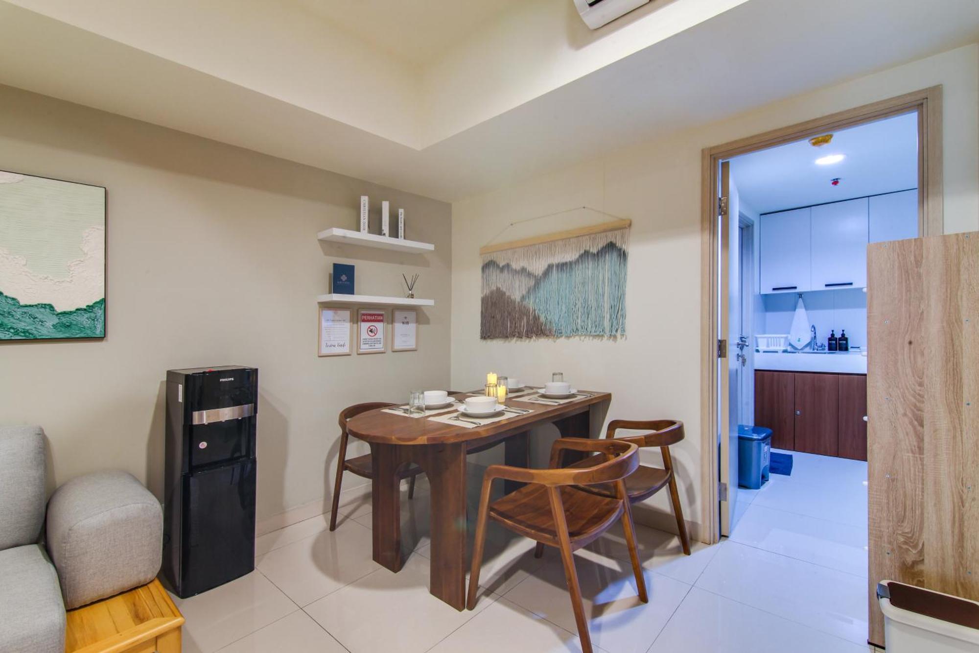 2br Orange County With Free Parking And Rooftop Pool Apartemen Bekasi