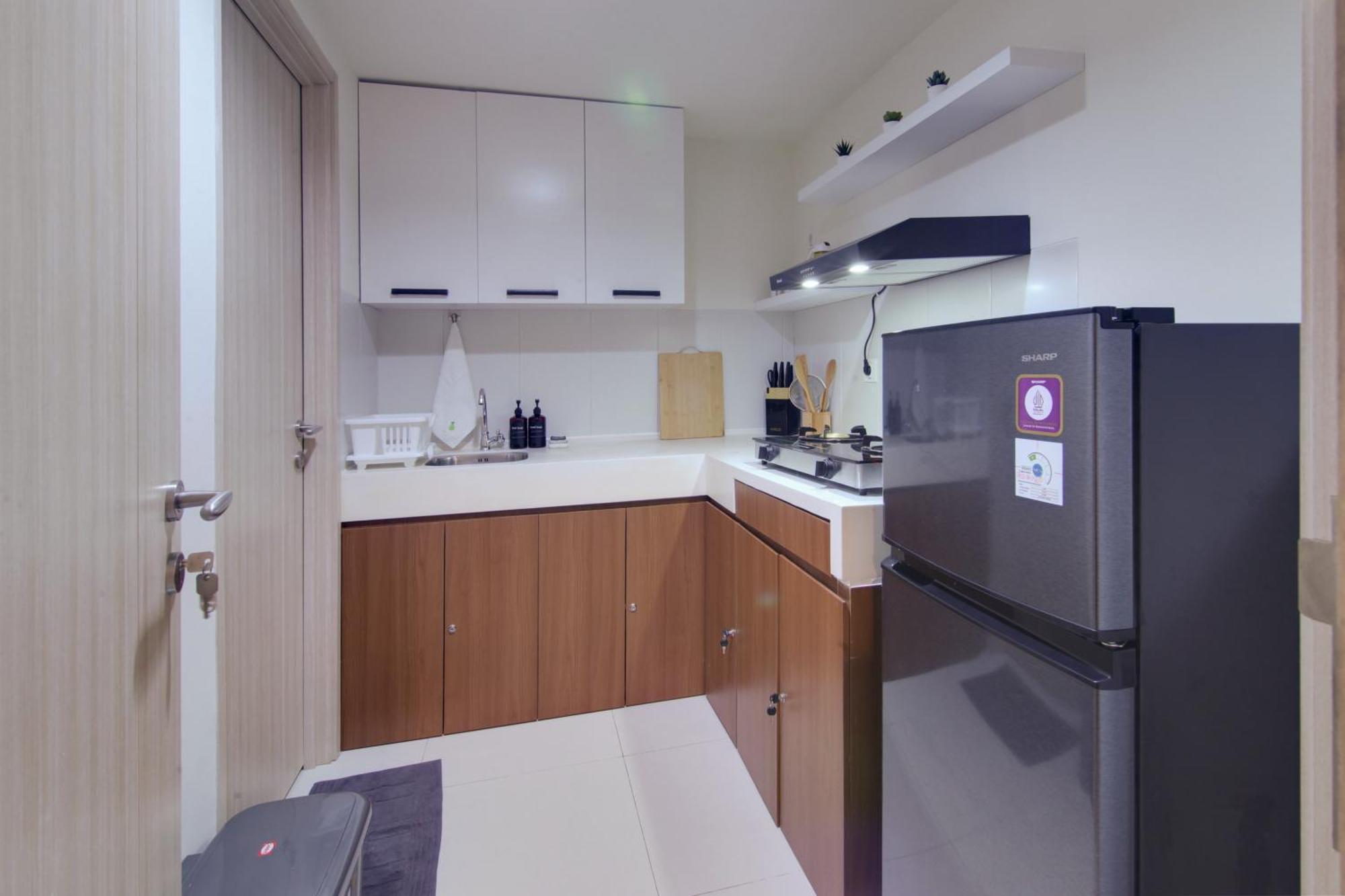 2br Orange County With Free Parking And Rooftop Pool Bekasi